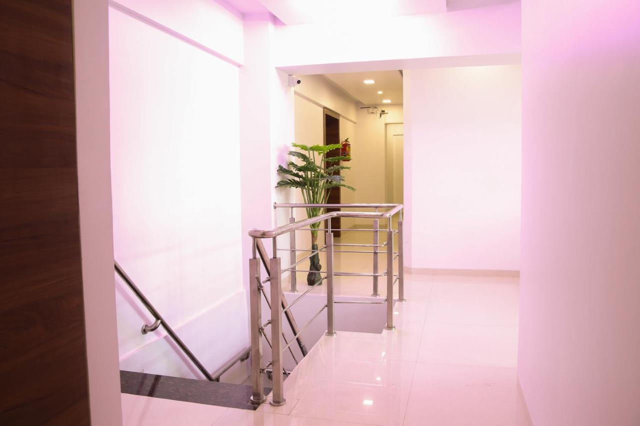 Hotel Apple Inn นาวีมุมไบ ภายนอก รูปภาพ